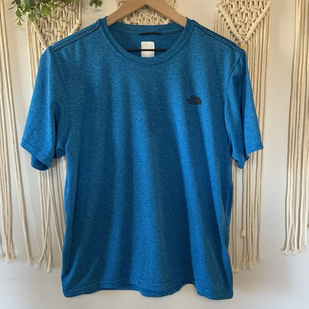 THE NORTH FACE Men's Reaxion Amp Blue Short Sleeve T-Shirt Medium